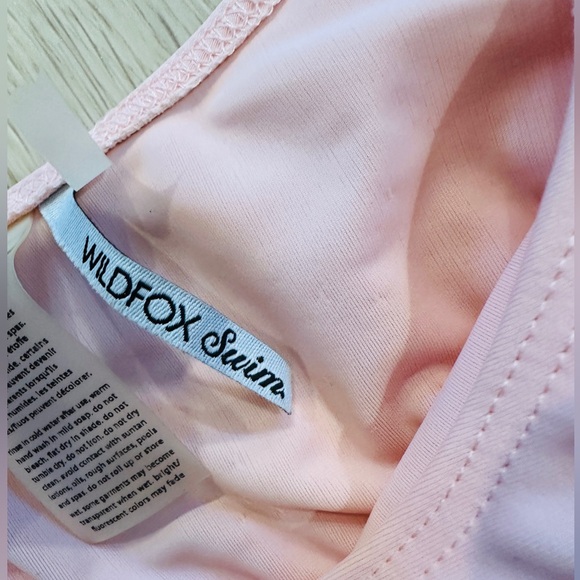 👙 WILDFOX Light Pink Bikini Ruffle Top W/ Hearts) Medium 🩷 - Picture 6 of 7